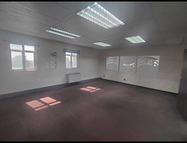 1,430M² OFFICE FOR SALE IN BRYANSTON